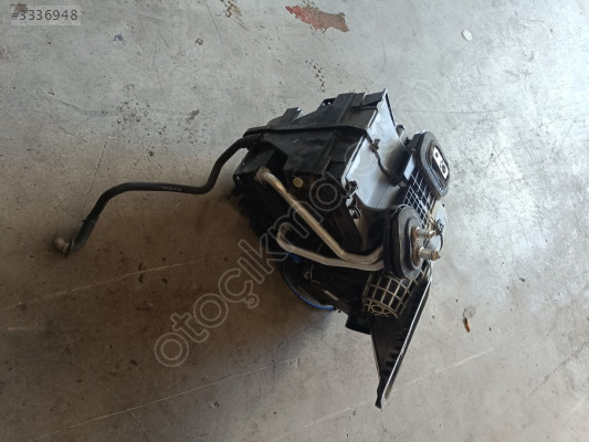 Renault Clio 4 kalorifer kazanı 272705324R