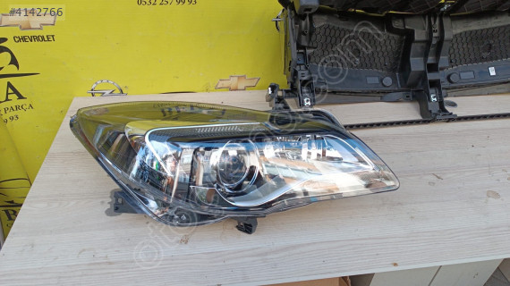 OPEL İNSİGNİA A SAĞ FAR XENON ÇIKMA ORJİNAL YEDEK PARÇA