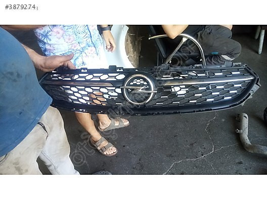 Opel Corsa İçin Ön Panjur - Oto Çıkma Parçaları