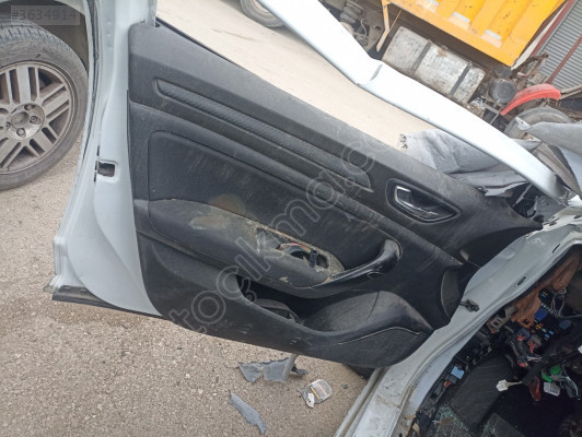 Renault Megane 4 sol ön kapı döşemesi