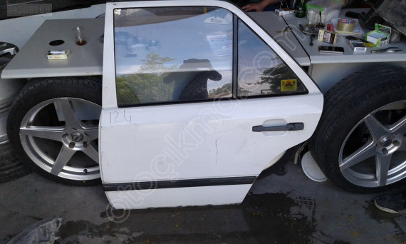 MERCEDES E180 E200 E220 E250 W124 SOL ARKA KAPI DOLU