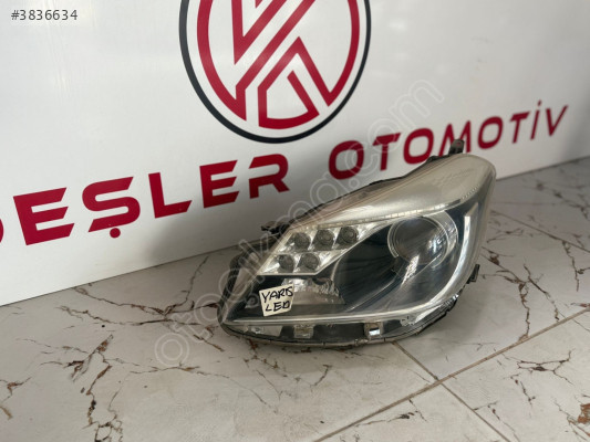 Toyota yaris sol ön Ledli far (çıkma)