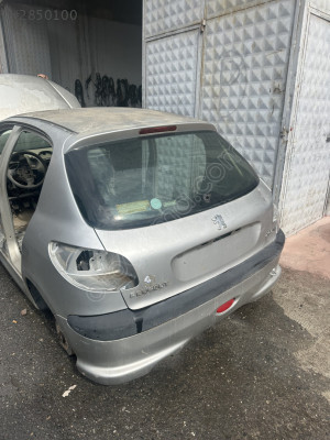 206 Model Peugeot İçin Çıkma Arka Tampon