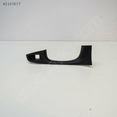 JETTA KAPI CAM DÜĞMESİ BRAKETİ ARKA SAĞ 5C6867256