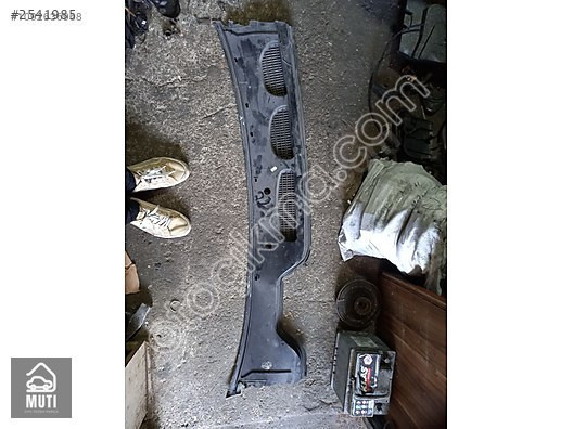 Ford C-Max Ön Cam Izgarası 3M51-R02216