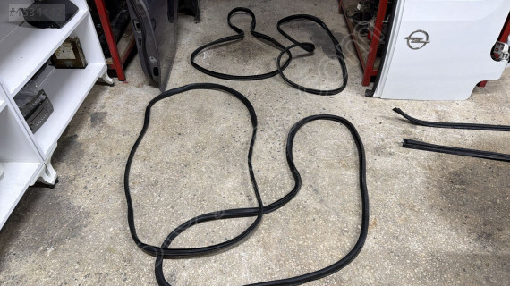 2018-23 MODEL DACIA DUSTER ORJ ÇIKMA KAPI FİTİLLERİ