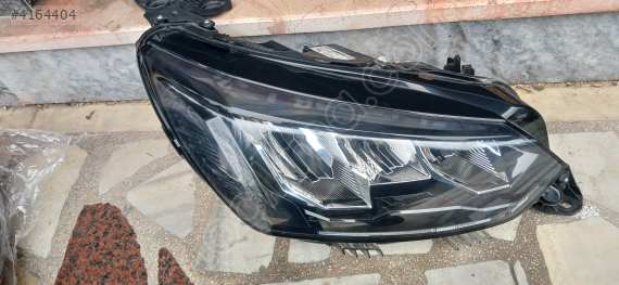 Peugeot 2008 sağ far