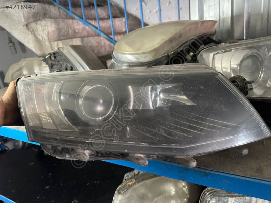 Skoda Octavia çıkma orijinal sağ far