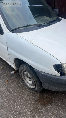 Pejo partner sağ ön çamurluk