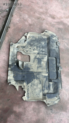 2011 Ford Focus motor alt muhafaza 4000