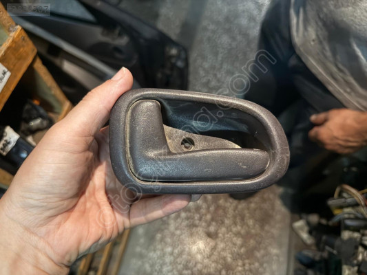 TOYOTA COROLLA KAPI İÇ AÇMA KOLU 93-98 MODEL ORJİNAL