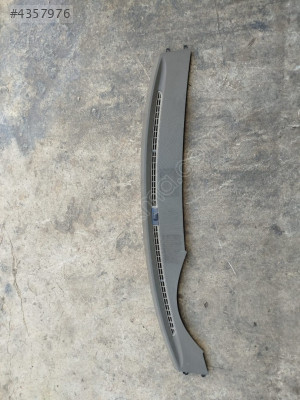 Audi A6 göğüs üst plastiği