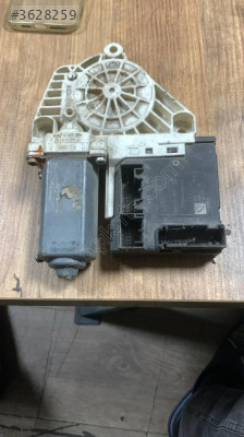 3C0959792C VW PASSAT CC SAĞ ÖN CAM MOTORU