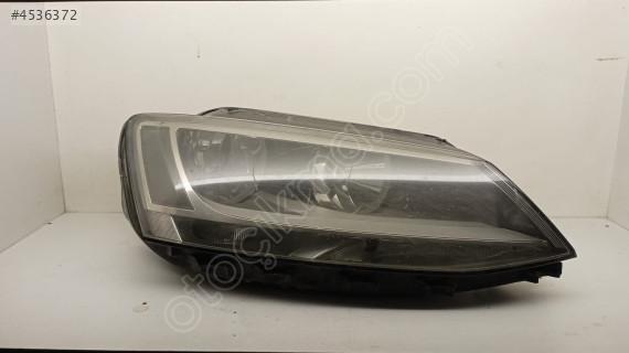 VOLKSWAGEN JETTA ORJİNAL ÇIKMA SAĞ FAR