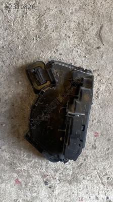 5TA839015E skoda octavia 2018 kapı kilidi sol arka