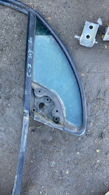 Citroen C3 sağ ön kelebek cam