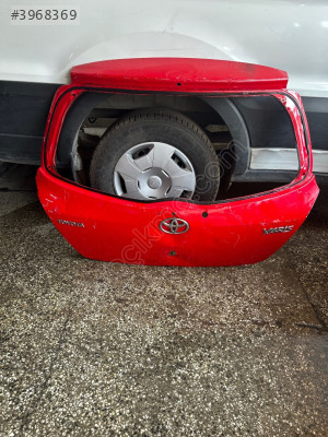 Toyota yaris bagaj kapağı