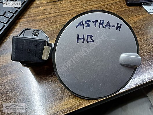 Opel Astra H hatchback çıkma orijinal dış depo kapağı