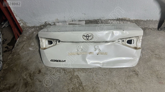 Toyota corolla bagaj kapağı