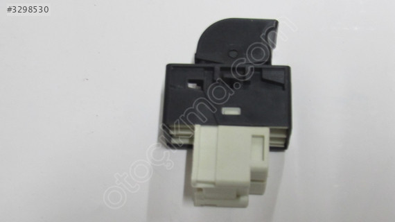 D22 1998-2002 / PRIMERA 2000-2001 CAM DÜĞMESİ ÖN SAĞ