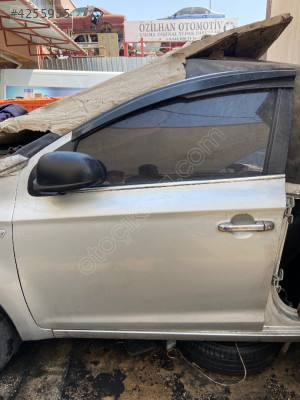HYUNDAİ İ20 SOL ÖN KAPI