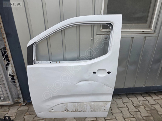 PEUGEOT RİFTER BEYAZ SOL ÖN KAPI ORJINAL LOKALLIK