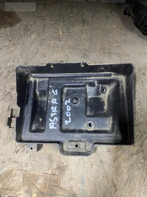 Opel astra g akü alt plastiği