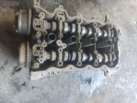 Toyota Auris silindir kapağı