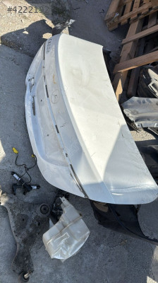 MERCEDES W205 ARKA BAGAJ KAPUTU