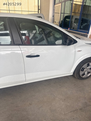 Dacıa sandero sağ ön kapı