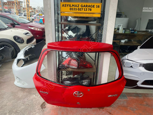 TOYOTA YARİS BAGAJ KAPAĞI KIRMIZI RENK ORJİNAL