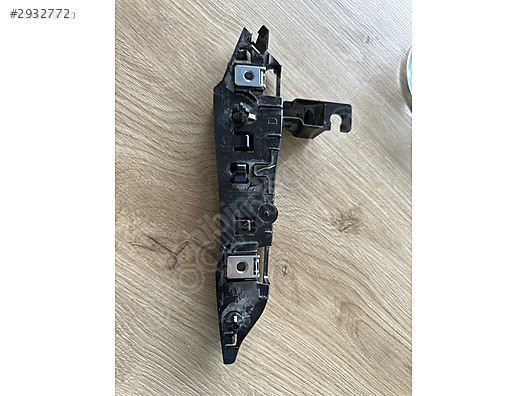 Peugeot 3008 sağ tampon tutacağı