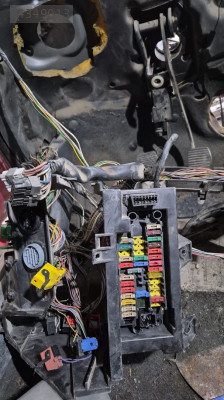 Partner 1.9 torpido içi Elektrik tesisat ve sigorta kutusu