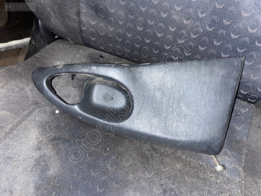 Ford Focus 1 sol arka kapı kolu çerçevesi