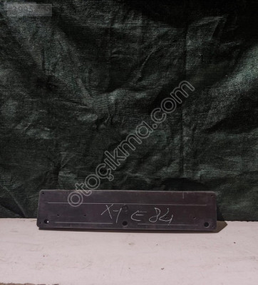 BMW X1 SERİSİ E84 ÖN TAMPON PLAKALIK 51117303797