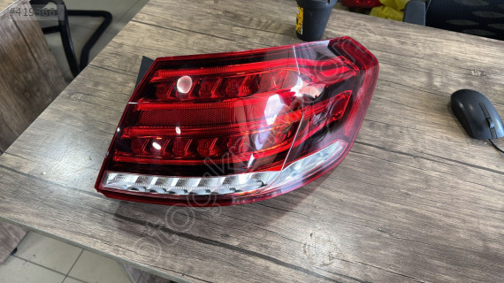 MERCEDES E SERİ W212 MAKYAJLI SAĞ DIŞ STOP 2129060803