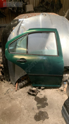 Hatasız dolu vw bora sağ arka kapı