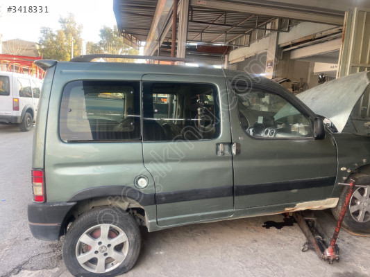 Peugeot partneri sağ ön kapı