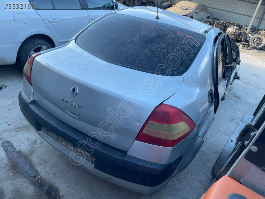 RENAULT MEGANE 2 SAĞ ARKA ÇAMURLUK ORJİNAL ÇIKMA