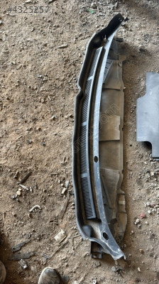 2016 FORD COURİER ÇIKMA ORJİNAL CAM ALTI IZGARASI YEDEK PARÇALARI