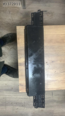 7LA853678B Vw transporter t8 ön tampon plaka plastiği