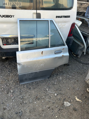 Ford festiva sol  arka kapı