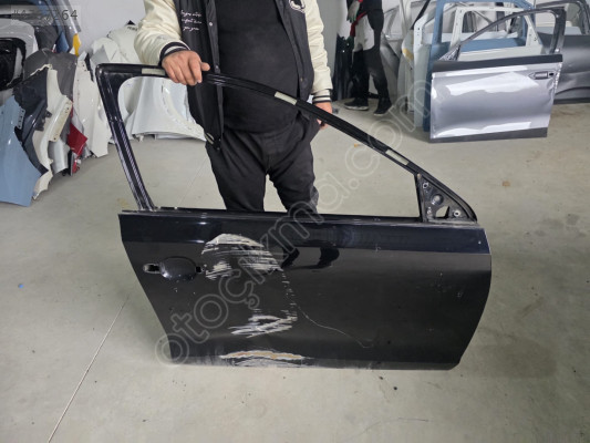 2011/2017 VW JETTA SİYAH SAĞ ÖN KAPI ORJINAL