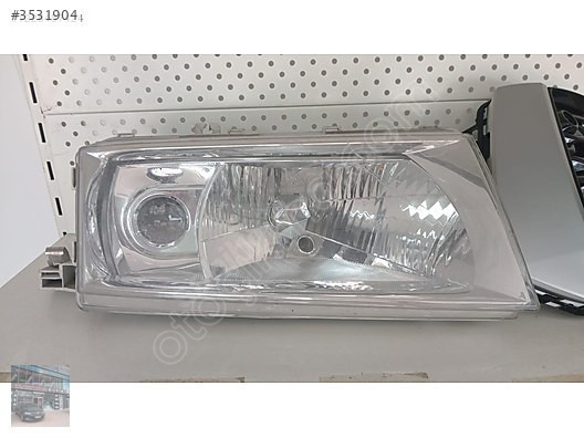 1U1941018 1996-2000 MODEL OCTAVİA SAĞ FAR