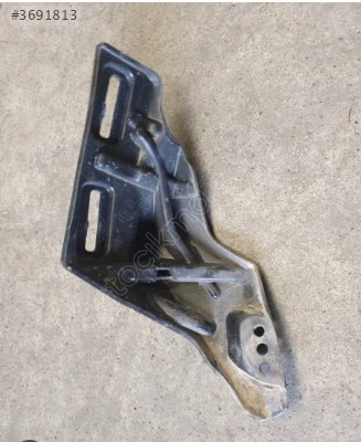 Peugeot 208 sağ ön çamurluk  braketi 9823212980 DKN