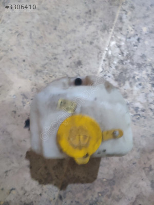 Opel Corsa c ön silecek su deposu çıkma gm