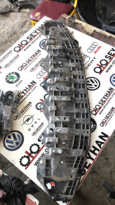 52618-0D040 Toyota Yarıs 2015 ön tampon alt koruma