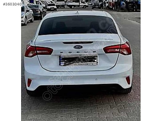 FORD FOCUS 4 SEDAN ARKA CAM SİYAH RENKLİ