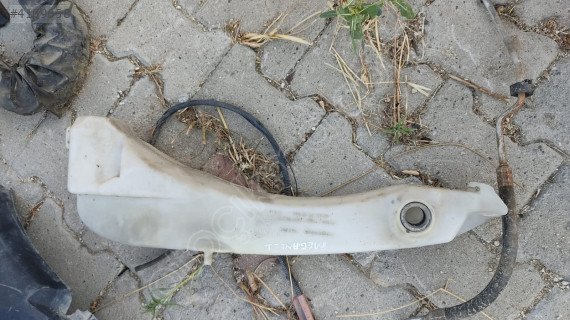 Renault Megane 1 için Cam Fiskiye Suyu Deposu