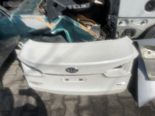 Kia Cerato  bagaj kapağı